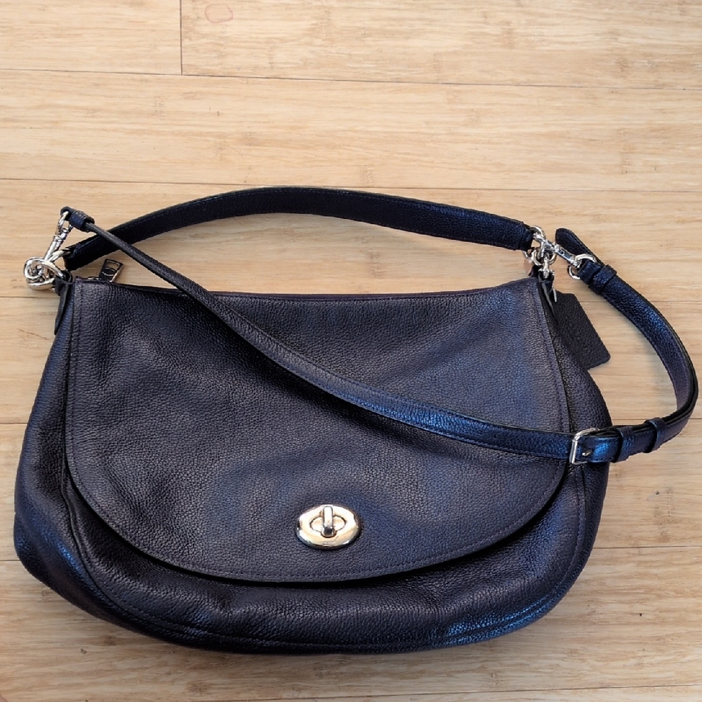 ✨ Coach Turnlock Hobo Bag In Eggplant